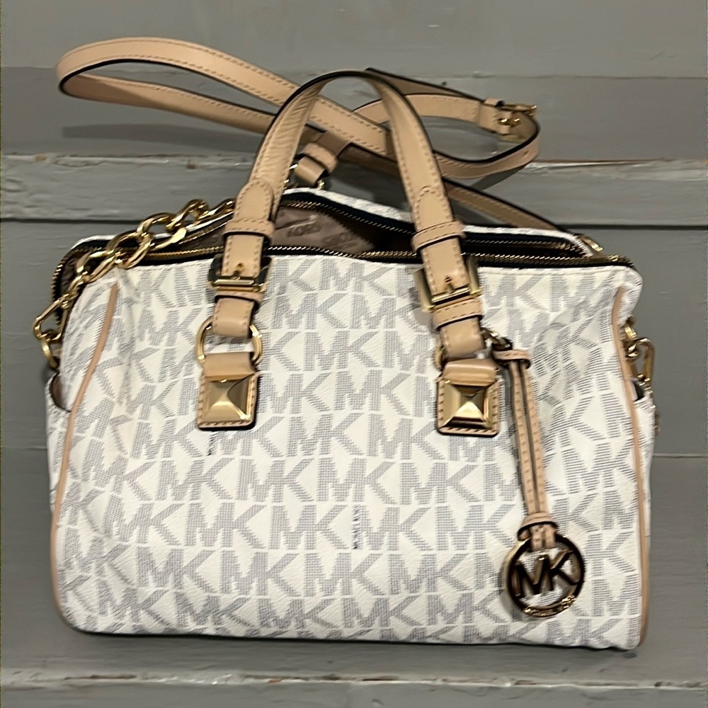 Michael Kors purse ( white/black)